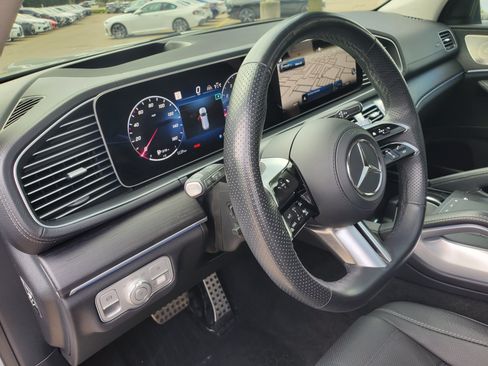 Used 2024 Mercedes-Benz GLS 580 4MATIC image 10