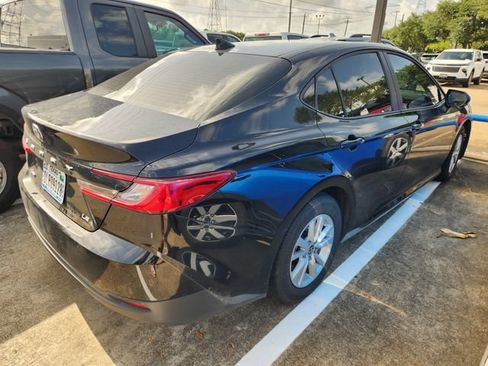 Used 2026 Toyota Camry LE w/ Convenience Package FWD image 4