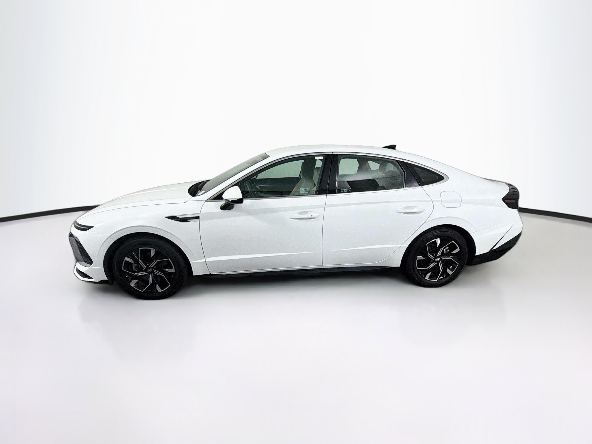 Used 2025 Hyundai Sonata SEL FWD image 4
