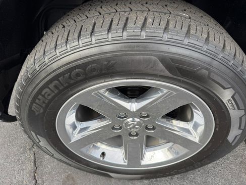 Used 2018 RAM 1500 Express image 7