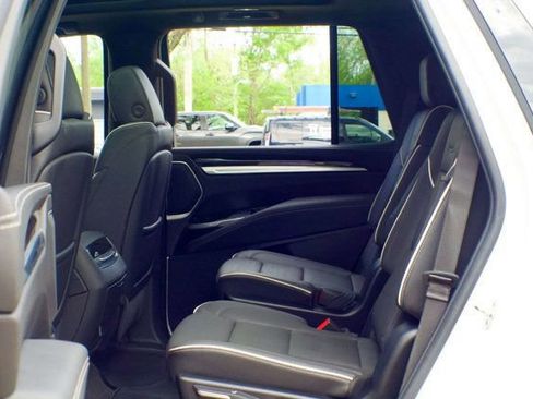 Used 2025 Cadillac Escalade Premium Luxury AWD/4WD image 49