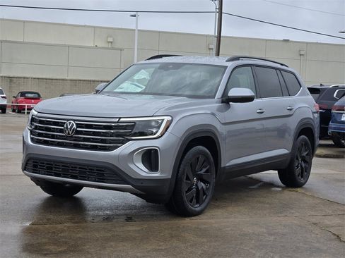 New 2026 Volkswagen Atlas SE image 2