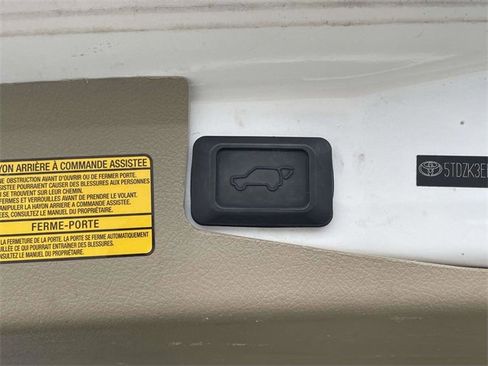 Used 2013 Toyota Highlander Plus image 12