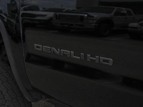 Used 2018 GMC Sierra 2500 Denali w/ Duramax Plus Package AWD/4WD image 17