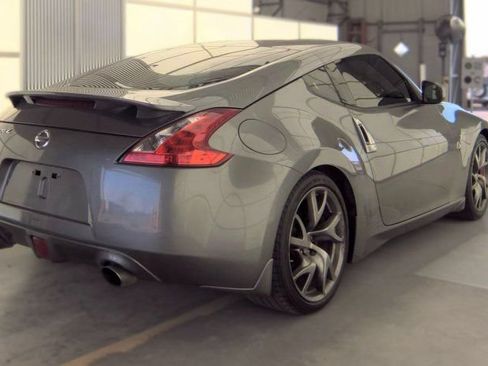 Used 2016 Nissan 370Z Coupe RWD image 2