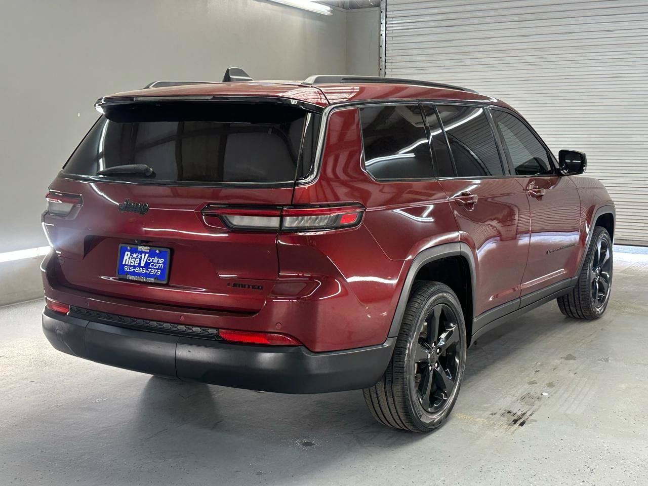 Used 2023 Jeep Grand Cherokee L Limited w/ Black Appearance Package RWD image 9