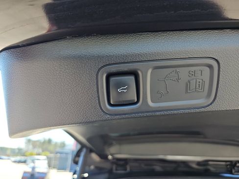 Used 2024 Ford Expedition Limited image 18