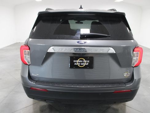 Used 2024 Ford Explorer XLT RWD image 8