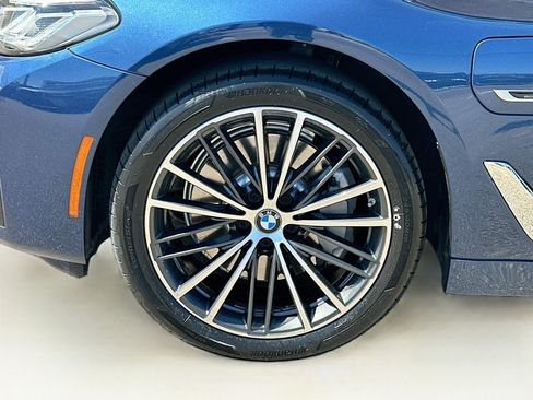 Certified 2023 BMW 530e xDrive w/ Premium Package AWD/4WD image 28