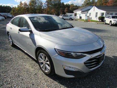 Used 2020 Chevrolet Malibu LT image 2