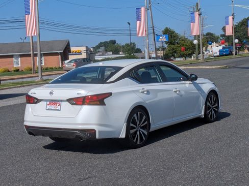 Used 2019 Nissan Altima 2.5 SR FWD image 9