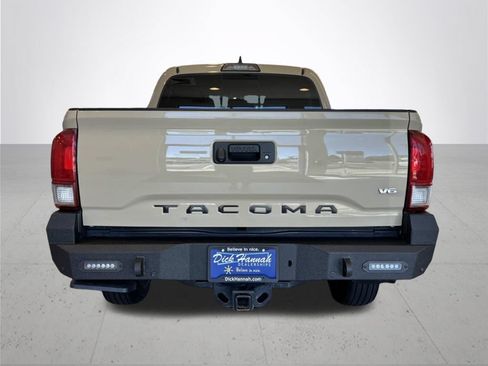 Used 2017 Toyota Tacoma TRD Off-Road w/ Premium & Technology Package AWD/4WD image 8