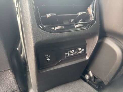 Used 2024 Jeep Grand Cherokee Altitude image 10