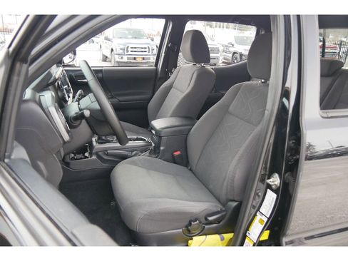 Used 2019 Toyota Tacoma TRD Off-Road w/ Technology Package image 10