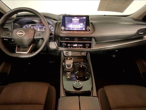 Used 2025 Nissan Rogue SV image 15