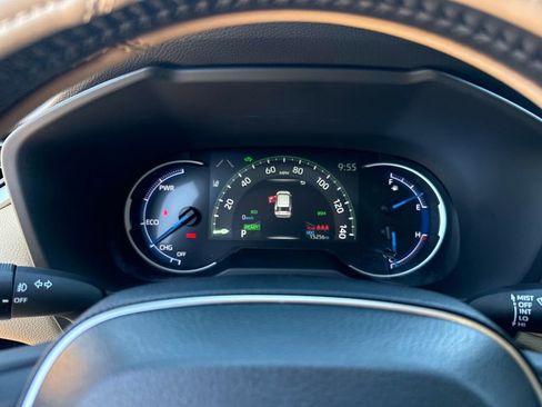 Used 2025 Toyota RAV4 XLE Premium image 27