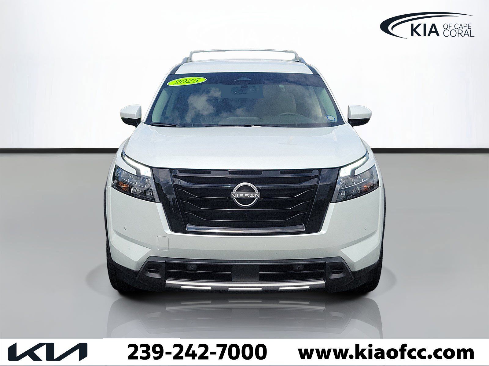 Used 2025 Nissan Pathfinder SL w/ Black Appearance Package FWD image 2