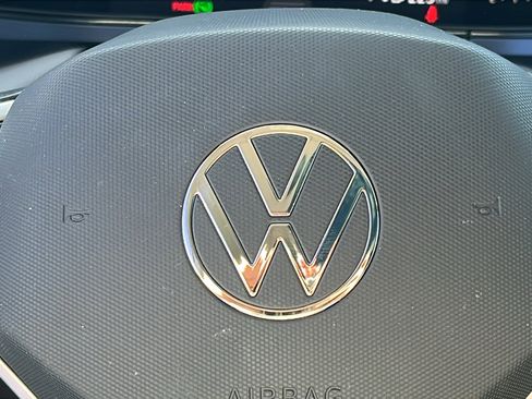 Used 2023 Volkswagen Taos SE image 17