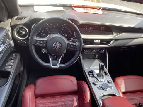 Used 2022 Alfa Romeo Stelvio Veloce image 17