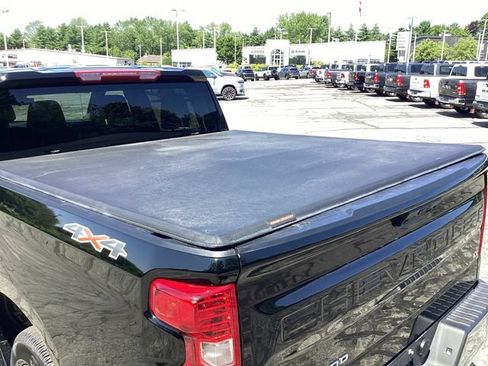 Used 2025 Chevrolet Silverado 1500 LT AWD/4WD image 17