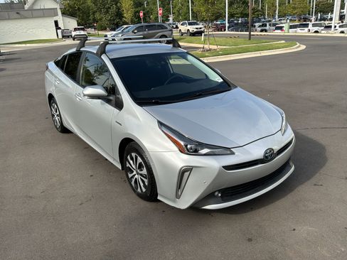 Used 2021 Toyota Prius LE AWD/4WD image 2