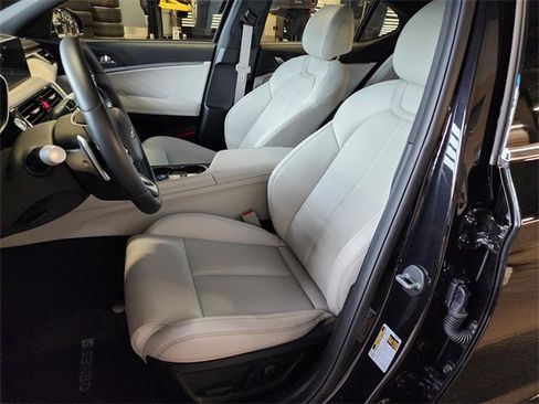 Used 2025 Genesis G70 2.5T image 24