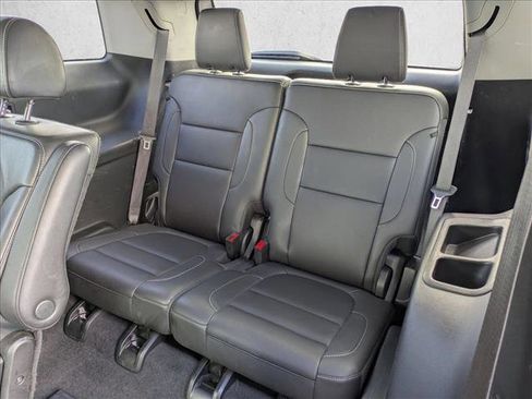 Used 2023 GMC Acadia SLT image 19