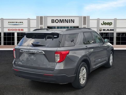 Used 2022 Ford Explorer XLT image 3