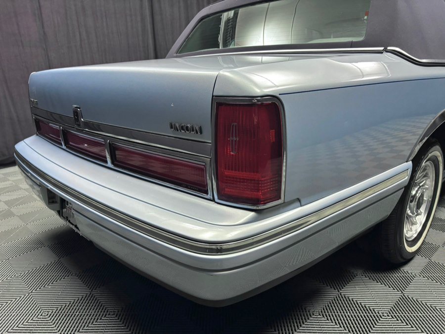 Used 1997 Lincoln Town Car Executive RWD image 14