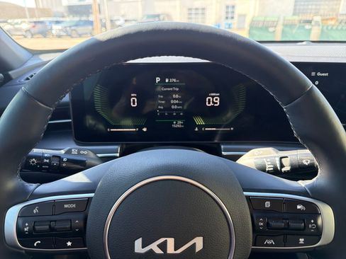 Used 2025 Kia K5 GT-Line w/ GT-Line Premium Package image 17