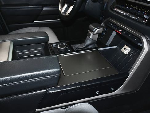 Used 2024 Toyota Sequoia Platinum image 67