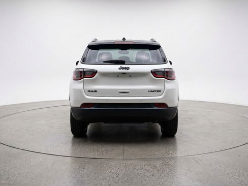 Used 2025 Jeep Compass Limited image 7