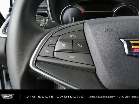 Used 2025 Cadillac XT5 Luxury FWD image 11