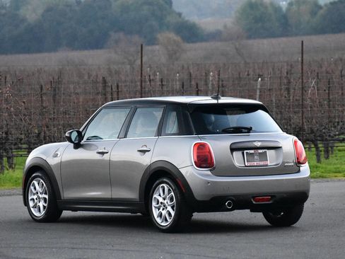 Used 2020 MINI Cooper 4-Door Hardtop image 9