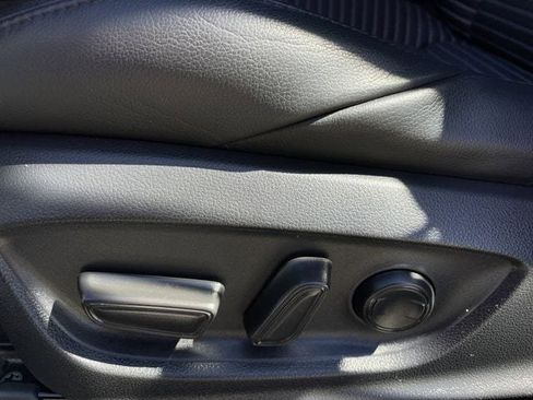 Used 2023 Toyota Corolla Cross XSE w/ Convenience Package image 25