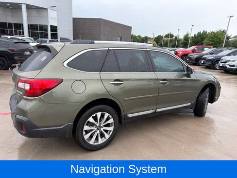 Used 2018 Subaru Outback 3.6R Touring AWD/4WD image 2