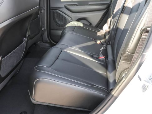 New 2025 Jeep Grand Cherokee Limited w/ Black Appearance Package image 14