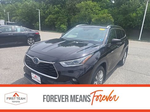 Used 2021 Toyota Highlander Platinum AWD/4WD image 1
