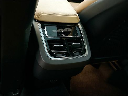 Used 2022 Volvo XC60 B6 Inscription w/ Advanced Package image 29