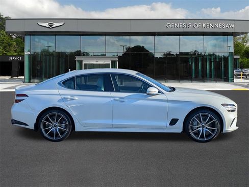 Used 2025 Genesis G70 2.5T image 8