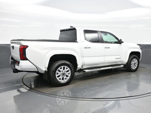 Used 2025 Toyota Tacoma SR5 AWD/4WD image 6