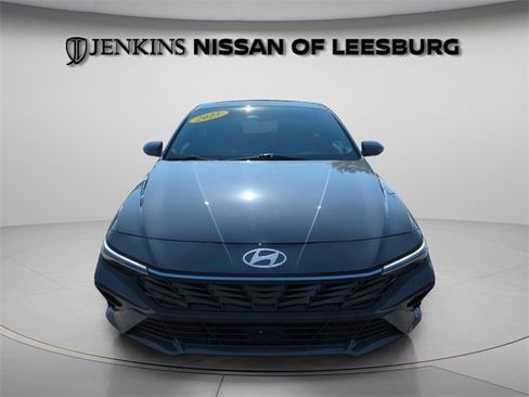 Used 2025 Hyundai Elantra Limited image 2