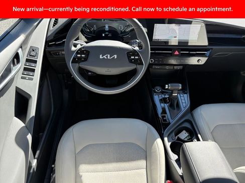 Used 2025 Kia Niro EX image 24