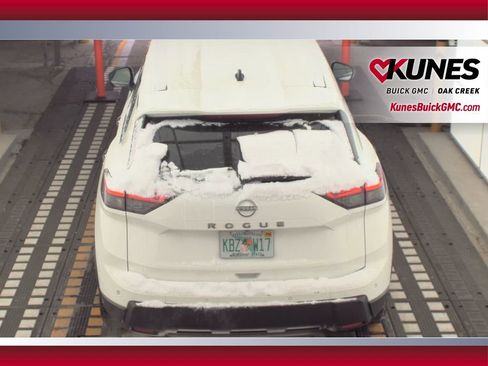 Used 2024 Nissan Rogue S image 23