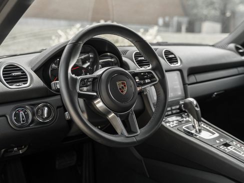 Used 2024 Porsche 718 Boxster w/ Premium Package image 10