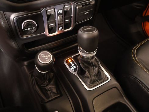 Used 2025 Jeep Gladiator Sport AWD/4WD image 9