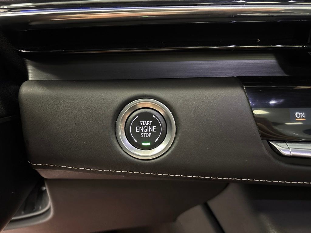 Used 2024 Cadillac Escalade ESV V AWD/4WD image 30
