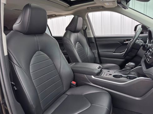 Used 2020 Toyota Highlander XLE image 37