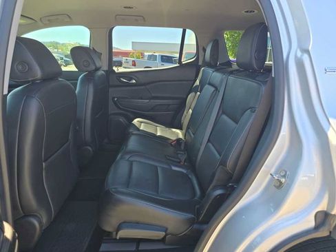 Used 2018 GMC Acadia SLT AWD/4WD image 16