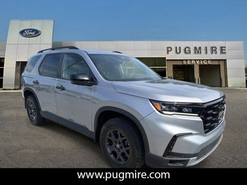Used 2025 Honda Pilot TrailSport image 1